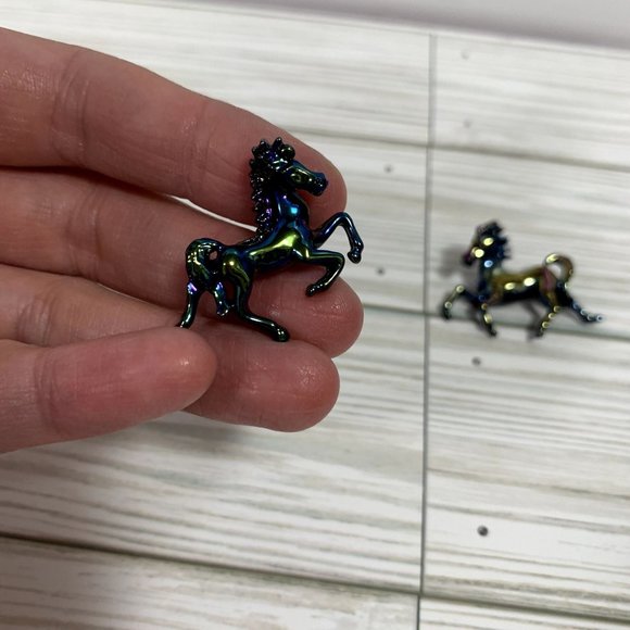 Rainbow Oil Slick Style Unicorn Brooches Set Of 2 - Picture 2 of 7